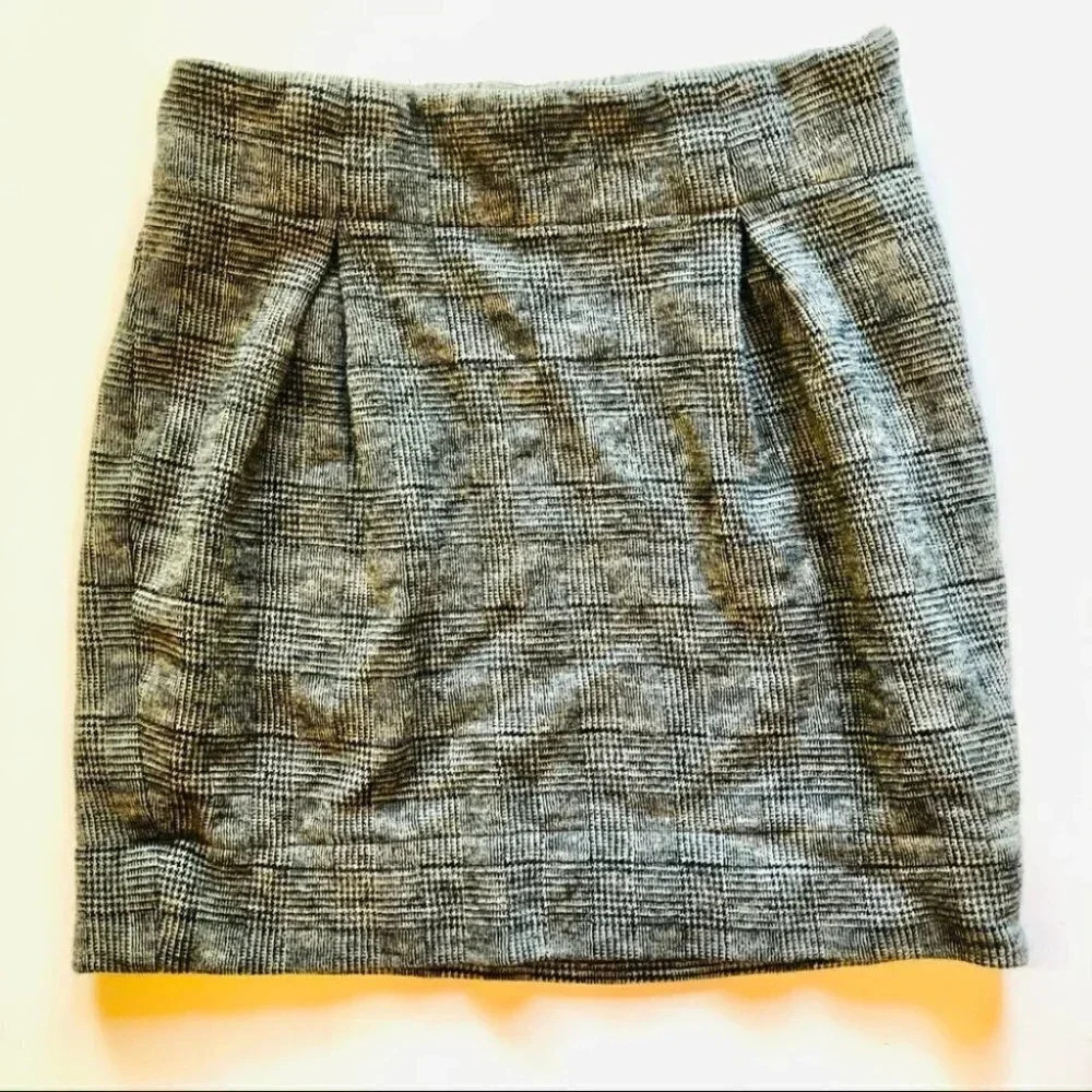 Banana Republic Gray Plaid Wool Mini Skirt Size 2